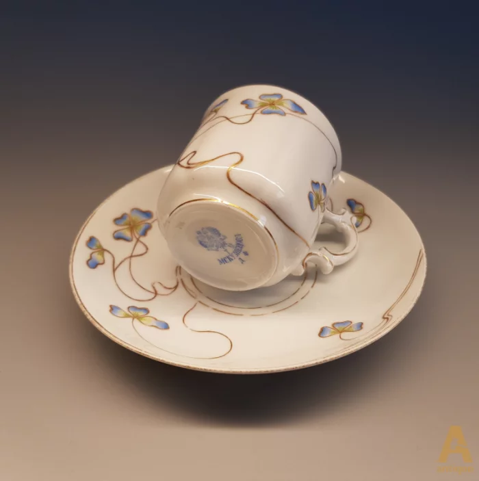 Cup with saucer 