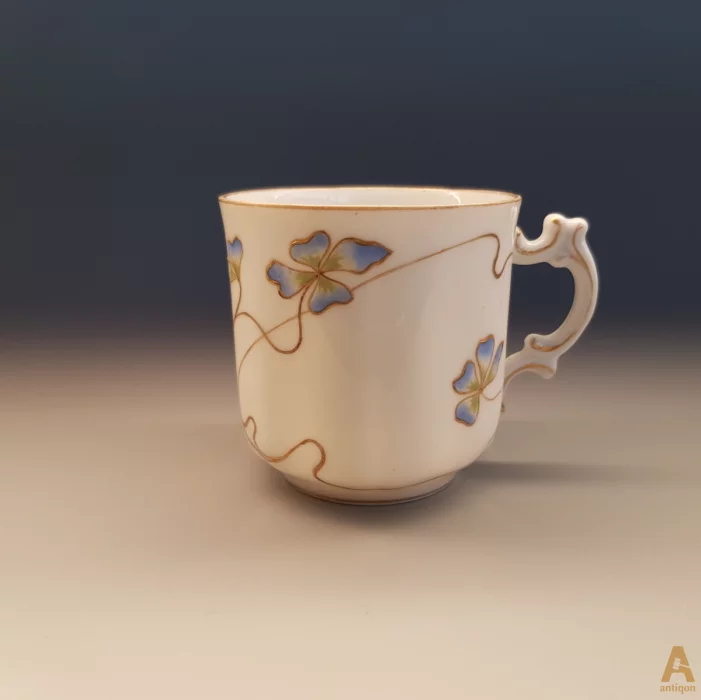 Cup with saucer 