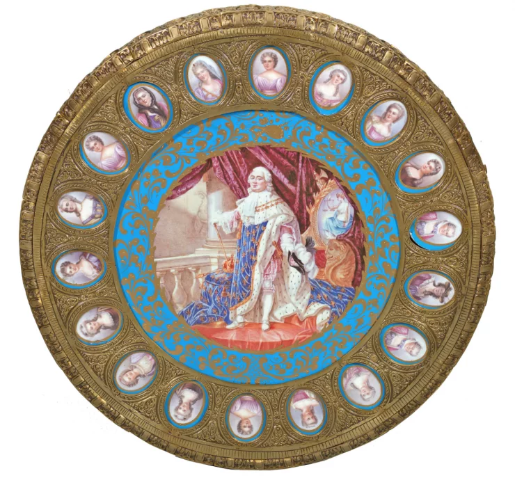 Стол в стиле Людовика XVI.