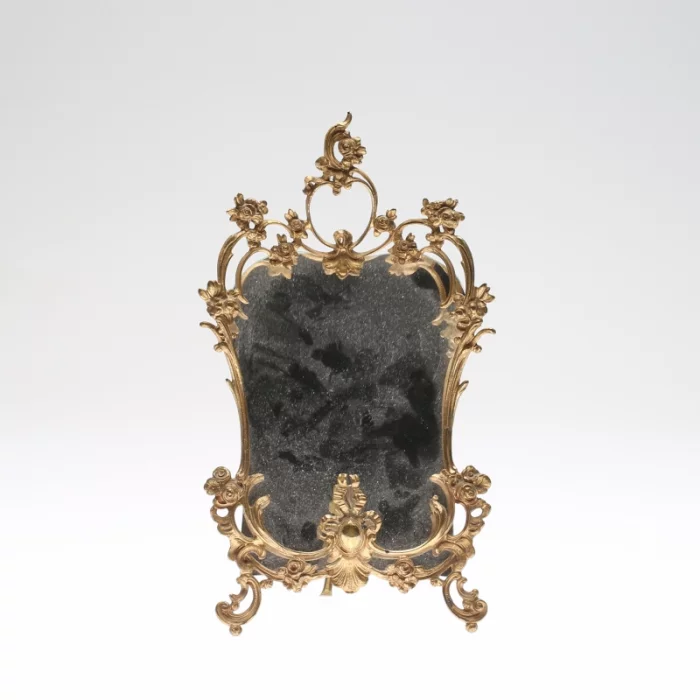 Cadre rocaille pour miroir, photo