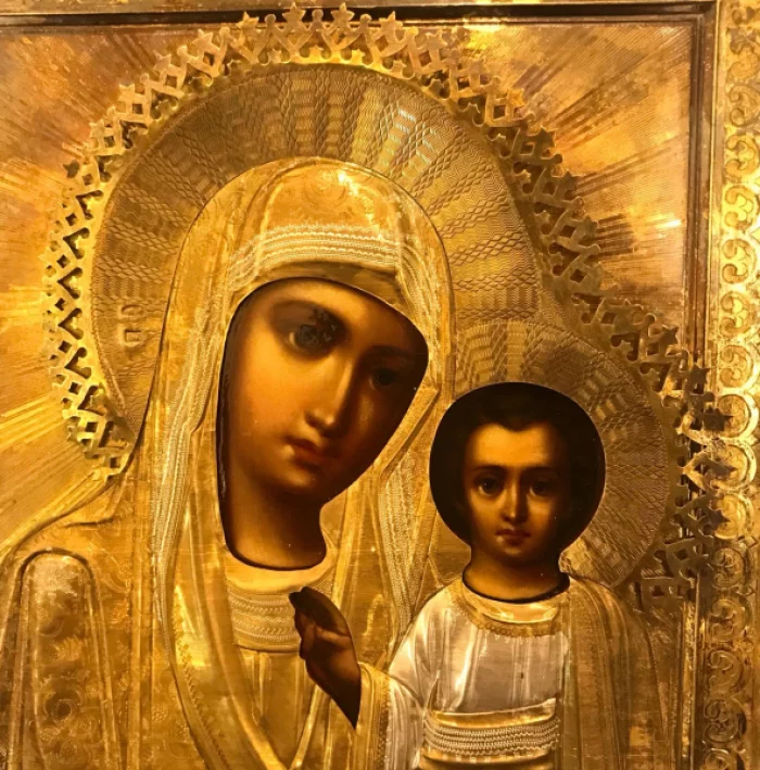 Icône Nôtre Dame de Kazan dans une monture en argent.