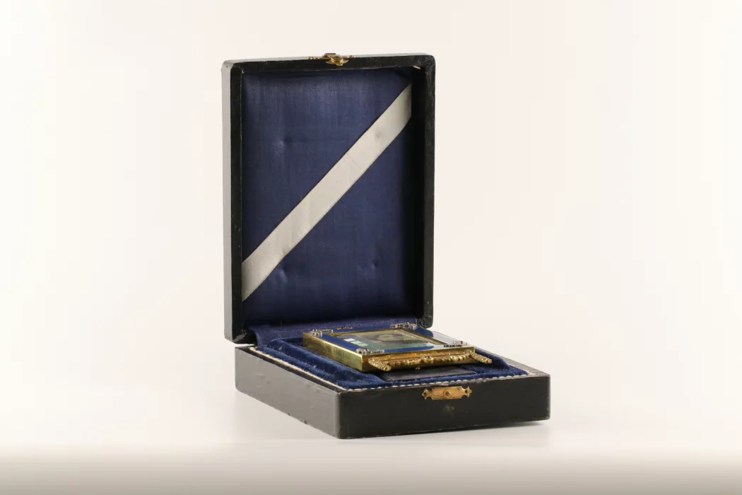 Photo frame  in the style of Karl Faberge