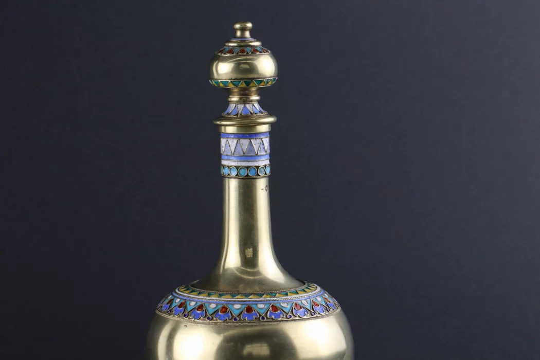 Ensemble de vodka luxueux en argent russe avec email. 