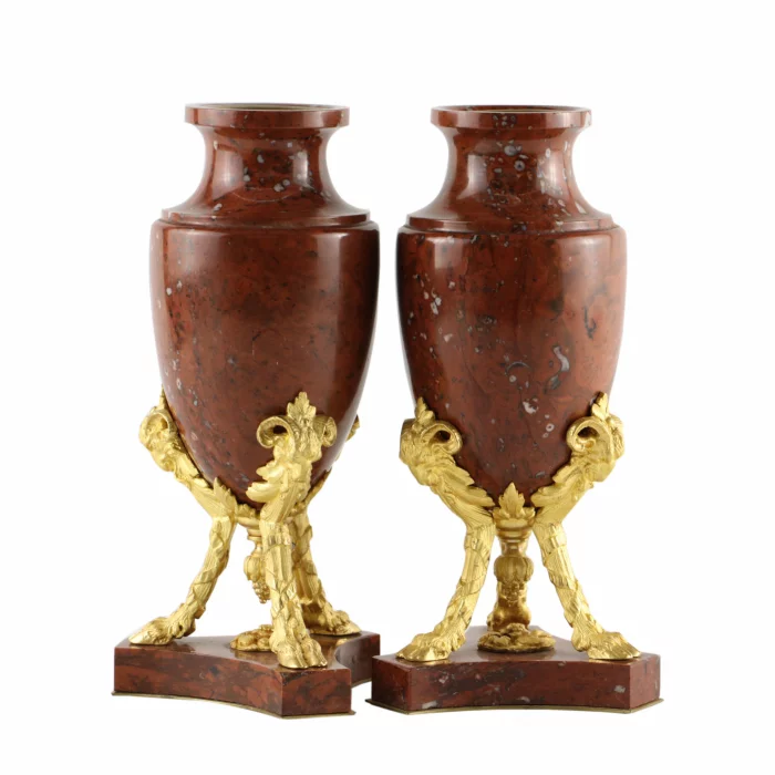 Paire de vases en pierre