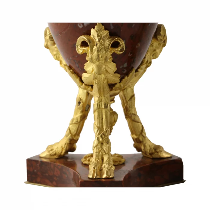 Paire de vases en pierre