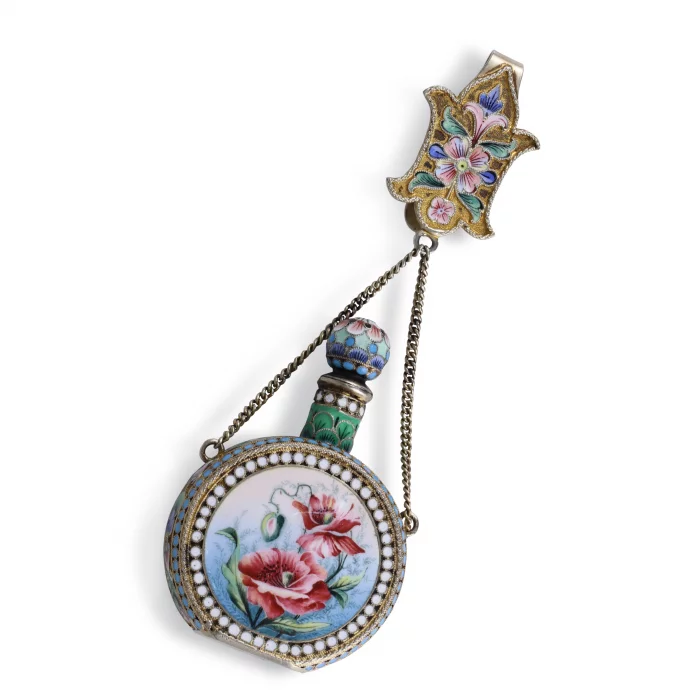 Bouteille pendentif en argent de Maria Semenova.