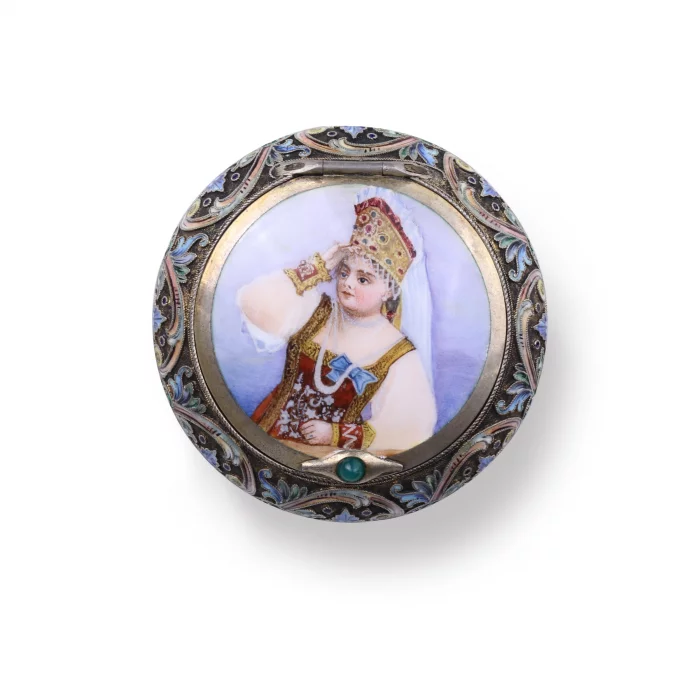 Boîte en argent Beaute russe 11A
