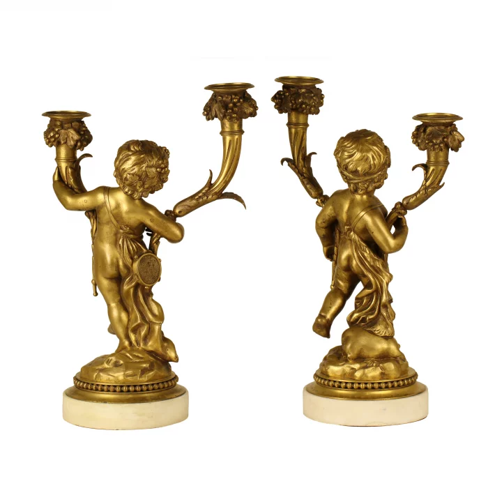 PAIRE DE CANDELABRES AUX FIGURES D’AMOURS FRANCE, SECONDE MOITIÉ DU XIXᵉ SIÈCLE