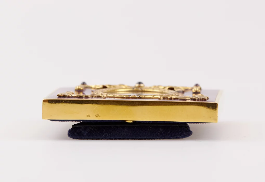 Cadre photo carre en email guilloche en argent dore.