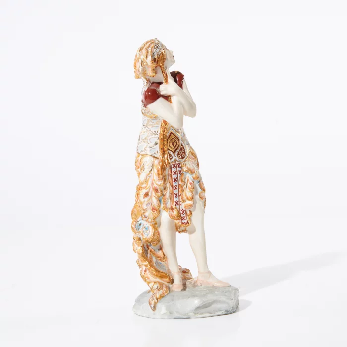 Porcelain figurine 