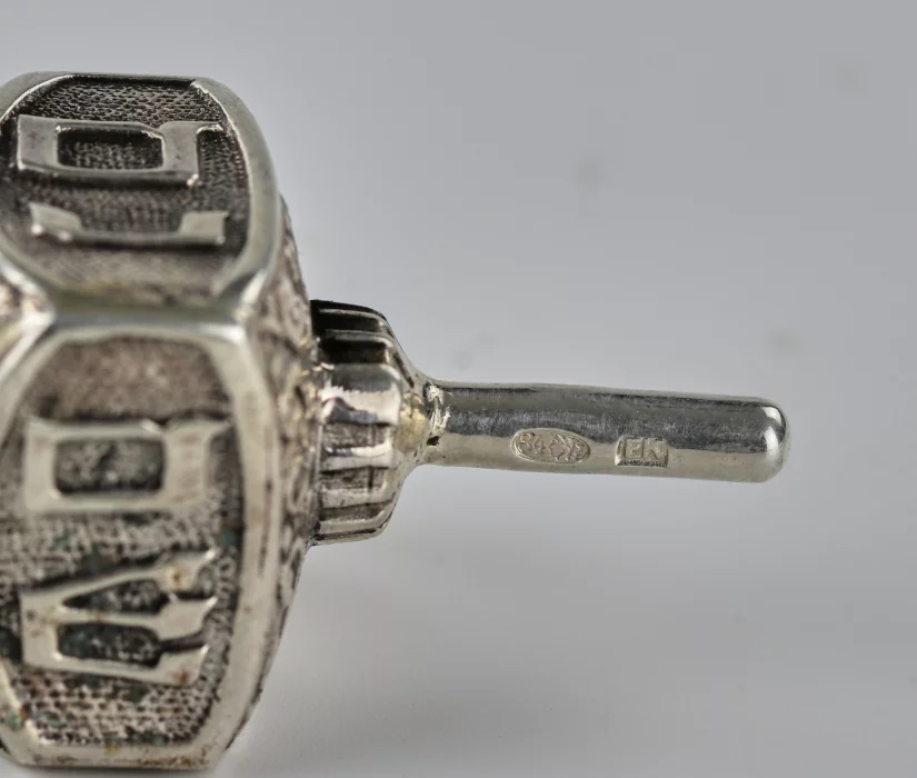 Sudraba dreidels (vilciņš) 