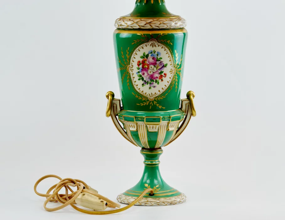 Lampe de table en porcelaine. 