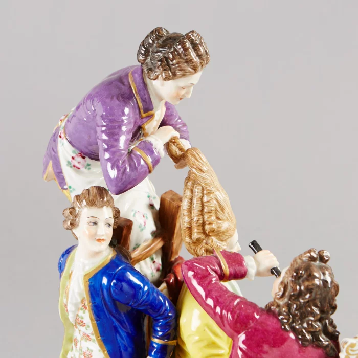 Groupe de porcelaine Coiffeur