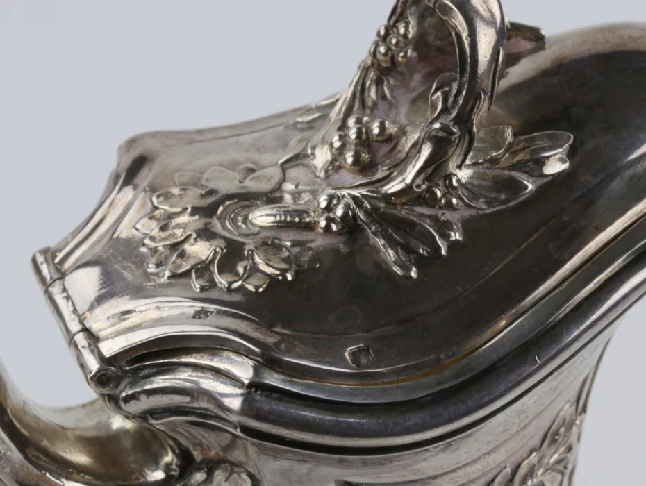 Cruche en cristal et argent. France. Le tournant des XIXe-XXe siècles.