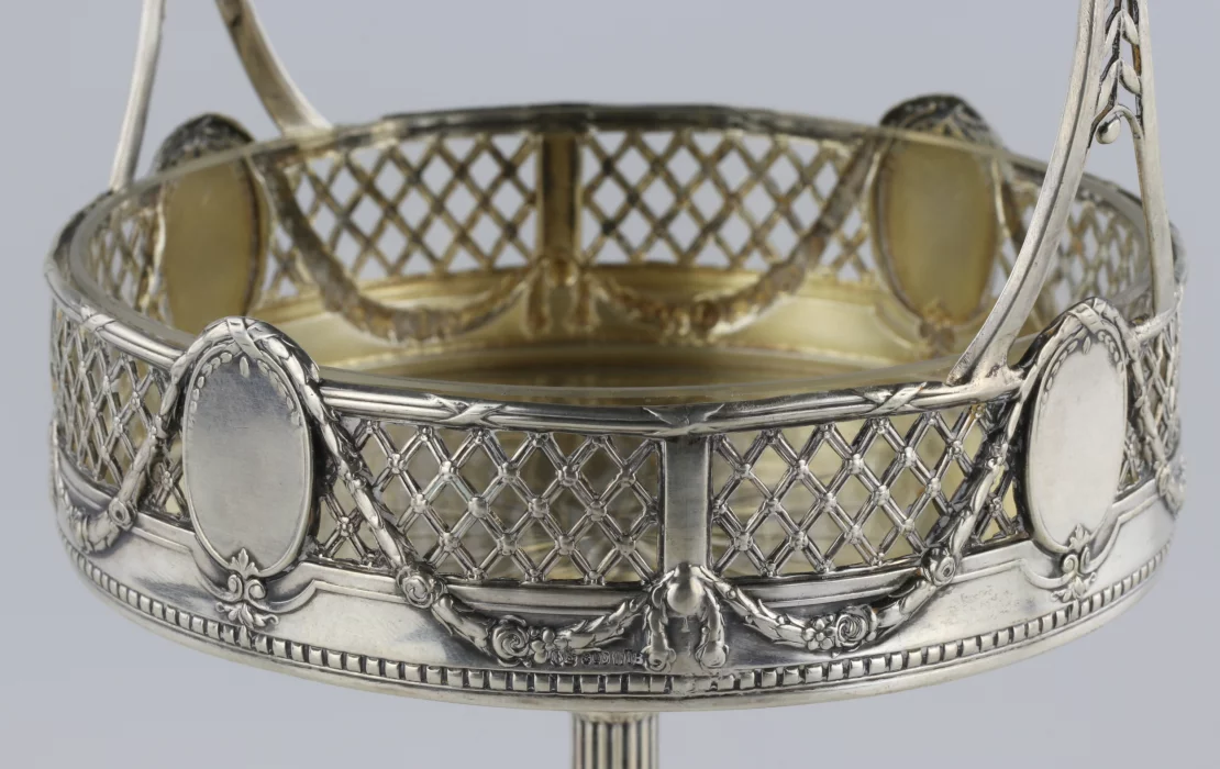 Austere silver candy bowl 