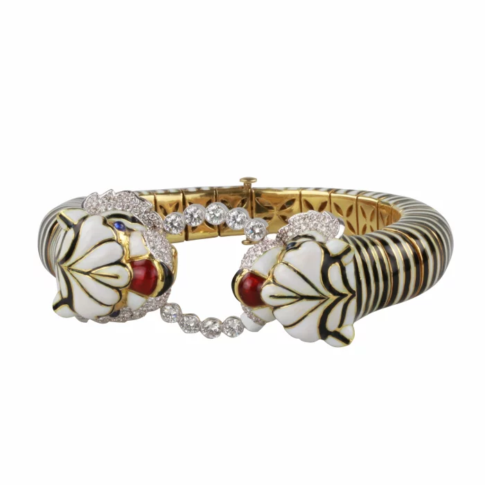 Womens bracelet Tigers in the style of designer David Webb. 