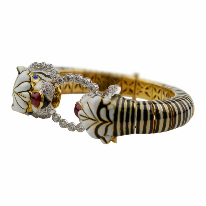 Womens bracelet Tigers in the style of designer David Webb. 