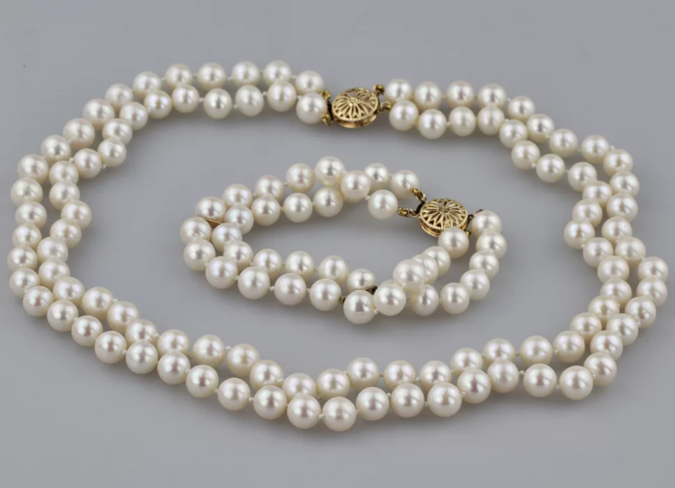 Pearl set. Bracelet, necklace. 