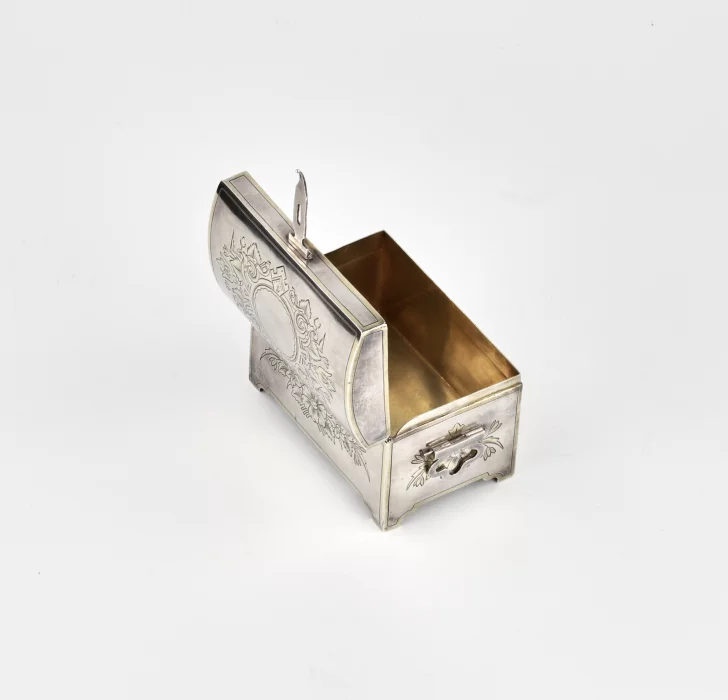 Jewelry box 