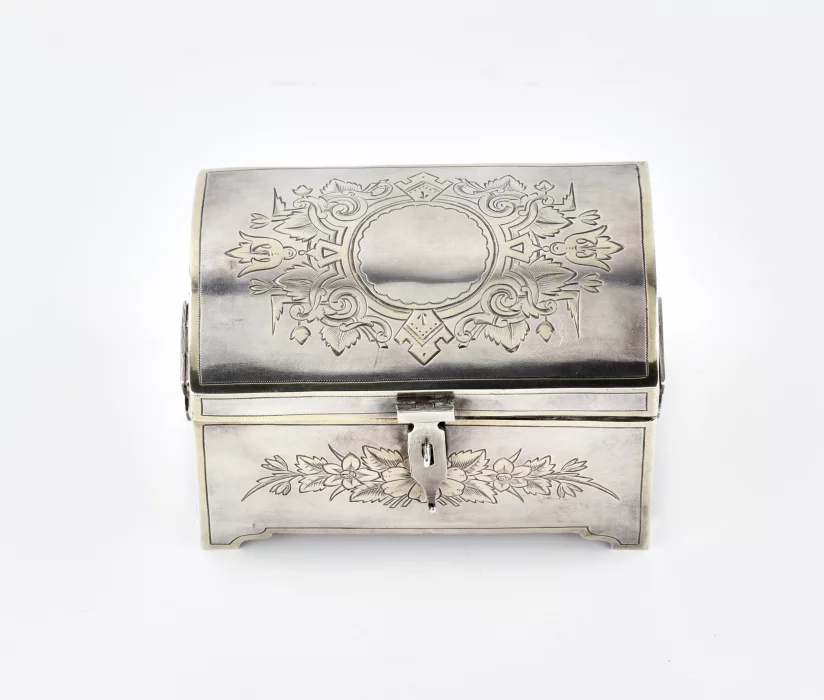 Jewelry box 
