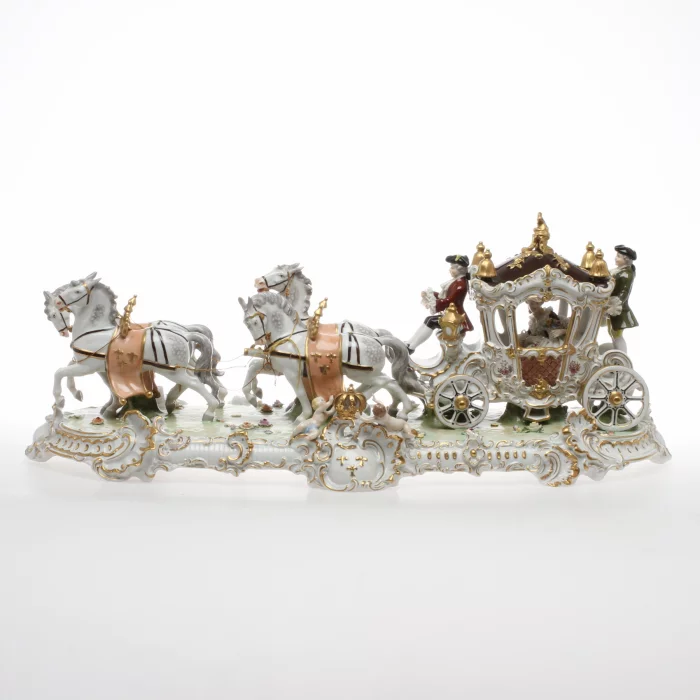 Composition en porcelaine Calèche.