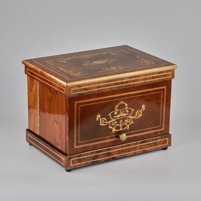 Travel liquor cabinet