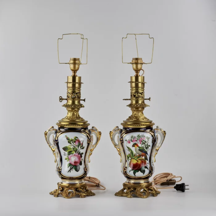 Paire de lampes en porcelaine 