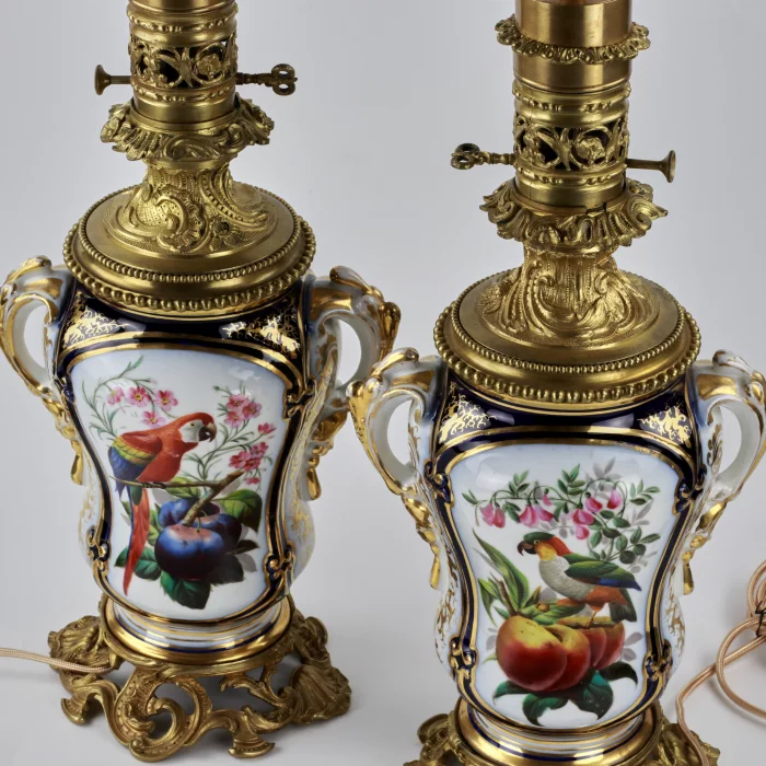 Paire de lampes en porcelaine 