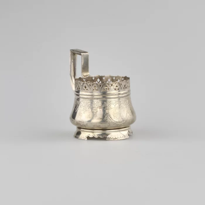 Porte-gobelet en argent russe.