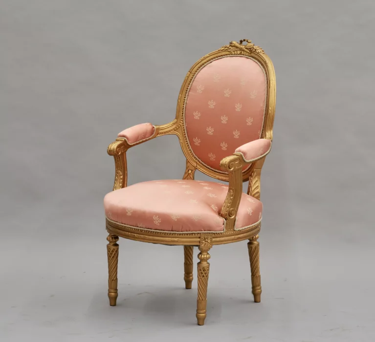 Ensemble de meubles de 8 pièces. La France au tournant du XIXème siècle. 