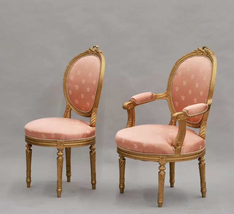 Ensemble de meubles de 8 pièces. La France au tournant du XIXème siècle. 