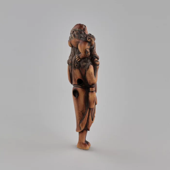 Netsuke en bois Voyageur avec un chien sur la tête style Tadakazu 1819 siècle.