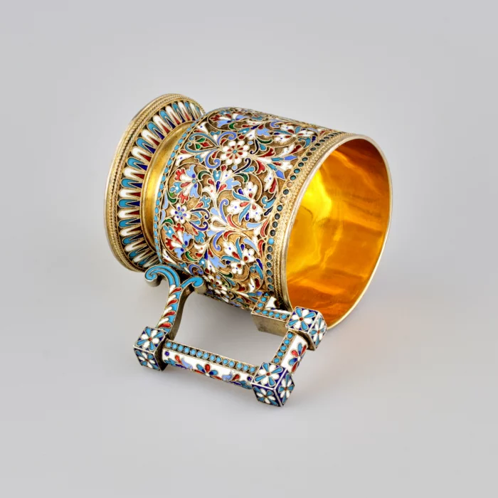 Porte-verre en argent en emaux. Russie royale.