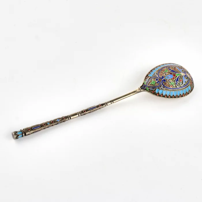 SET OF SIX CLOISONNÉ ENAMEL SILVER TEASPOONS IN A PRESENTATION CASE. GRACHEV BROTHERS RUSSIA, SAINT PETERSBURG, LAST QUARTER OF THE 19TH CENTURY