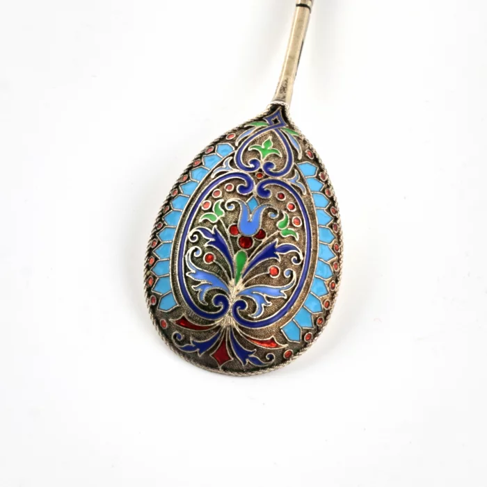 SET OF SIX CLOISONNÉ ENAMEL SILVER TEASPOONS IN A PRESENTATION CASE. GRACHEV BROTHERS RUSSIA, SAINT PETERSBURG, LAST QUARTER OF THE 19TH CENTURY