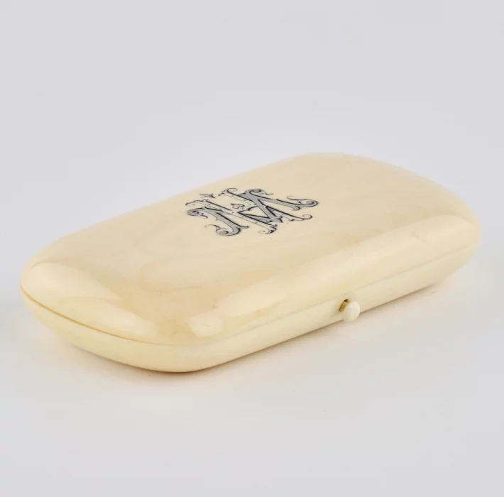 Sac à couture en os. 