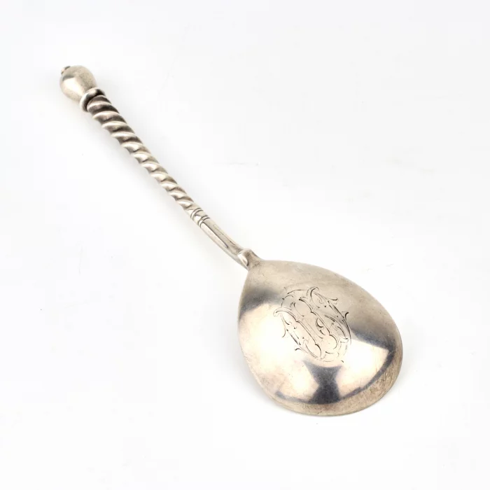 Cuillère à confiture en argent russe. 