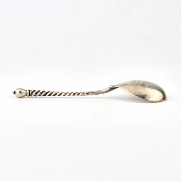 Cuillère à confiture en argent russe. 