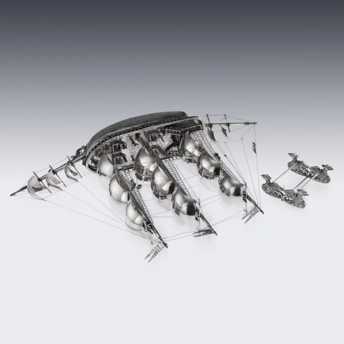 Maquette en argent dun navire du XVe-XVIe siècle 