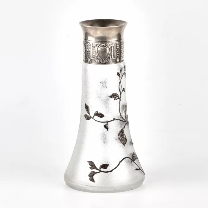 Un vase dans un cadre en argent. 2ème Artel. Empire russe. 