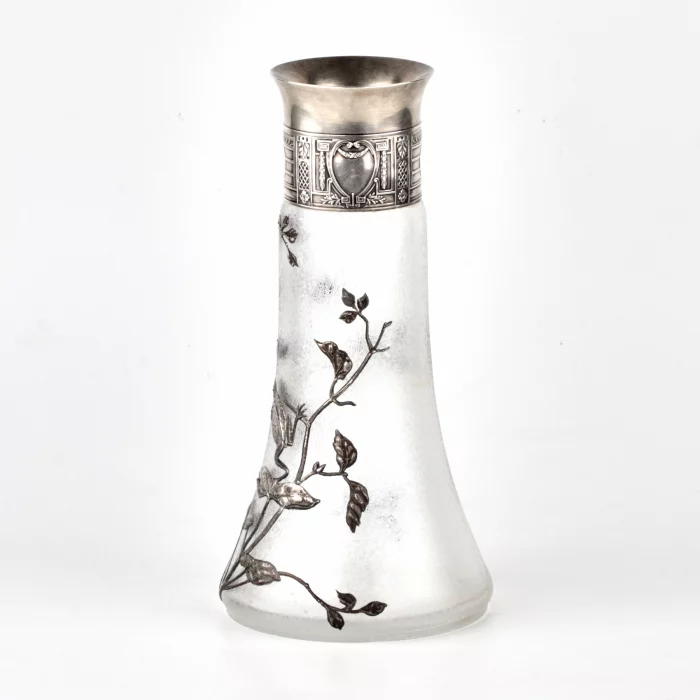 Un vase dans un cadre en argent. 2ème Artel. Empire russe. 