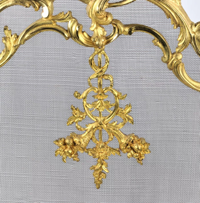 Fireplace screen. 