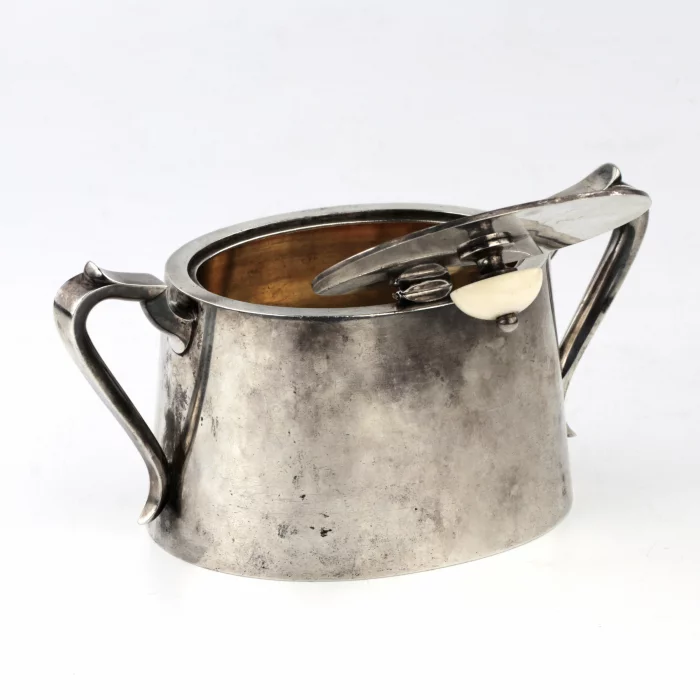 Sucrier Faberge en argent. 