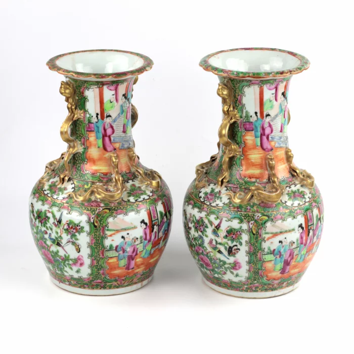 Paire de Vases Cantonais Family Rose. 