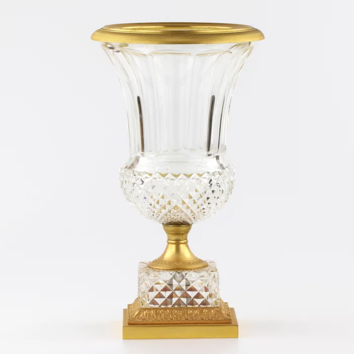 Vase en cristal avec bronze dore. 