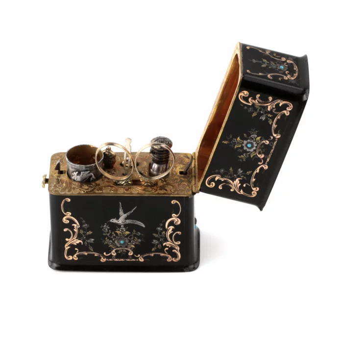 Rococo style Necessaire