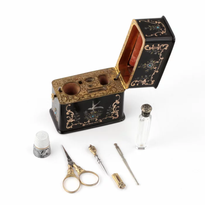 Rococo style Necessaire