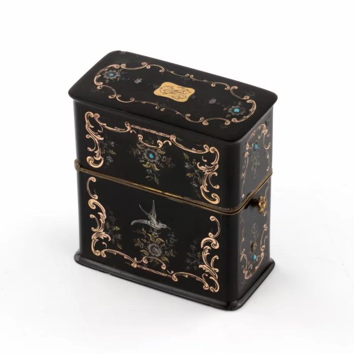 Rococo style Necessaire
