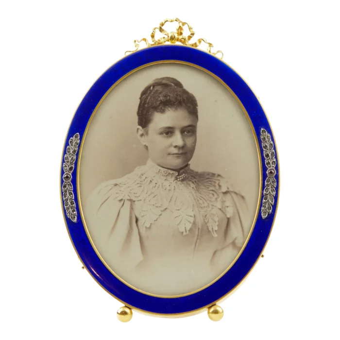 Cadre photo dans le goût de Carl Faberge.