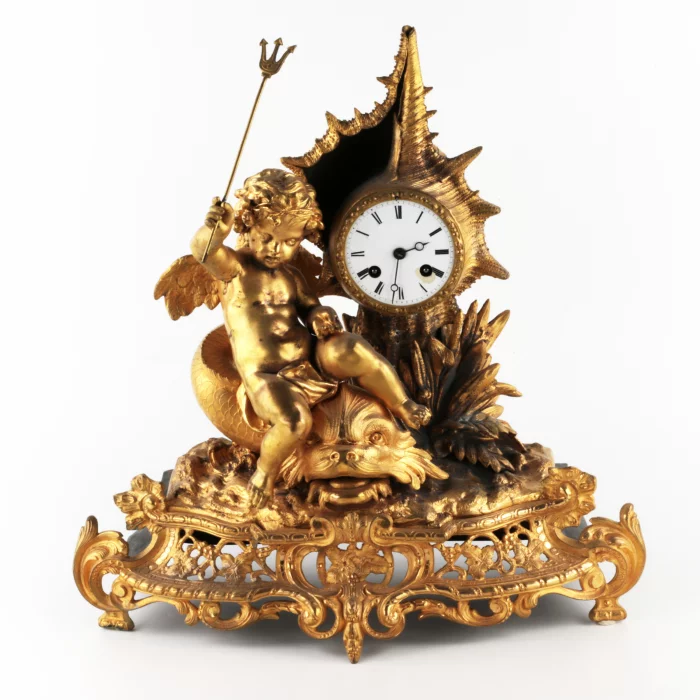 Pendule Putti sur un dauphin
